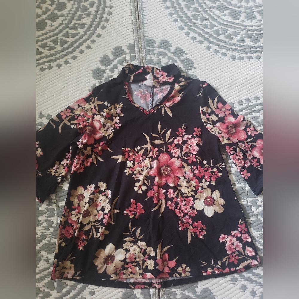 Girls Size 5/6 Banana Lemon Brand Floral Blouse with Pink Accents